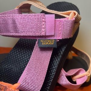 These are Teva slides. NEVER WORE.